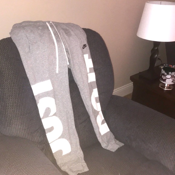 Nike sweatpants - Picture 3 of 3
